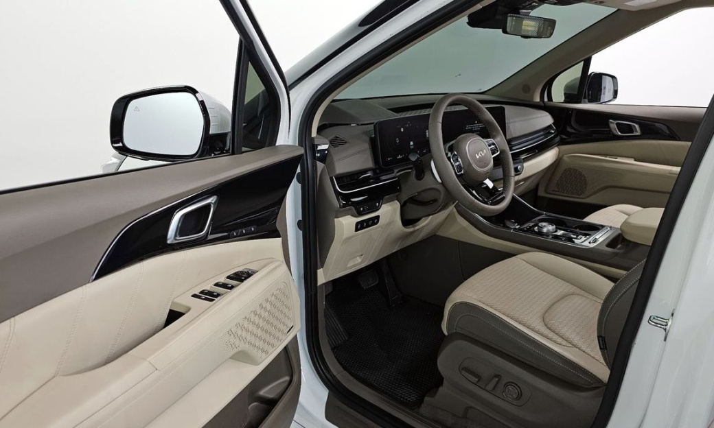 Kia Carnival 9-Seater Signature, 2024