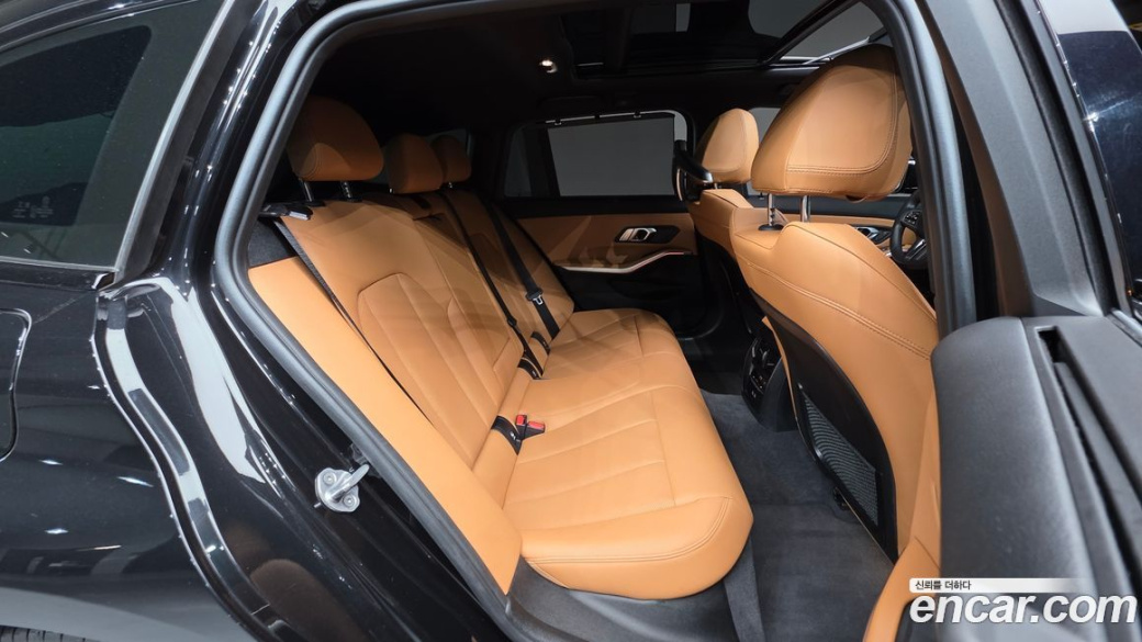 BMW 3-Series 320i Touring M Sports, 2023