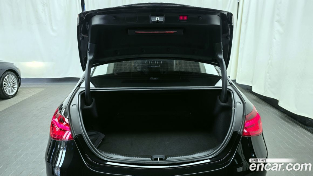 Mercedes-Benz C-Class C300 4MATIC AMG Line, 2023