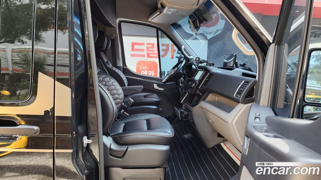 Hyundai Solati 15-seater, 2023