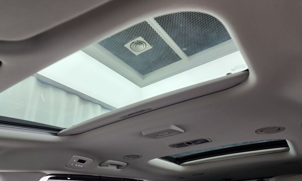 Kia Carnival 7-Seater Gravity, 2025