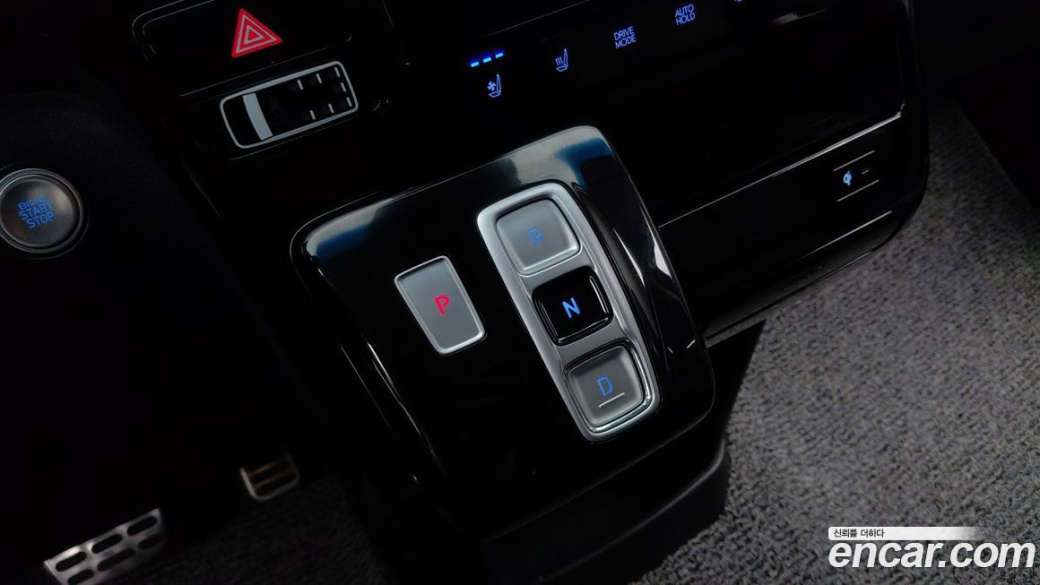 Hyundai Staria Lounge 9-Seater, 2022