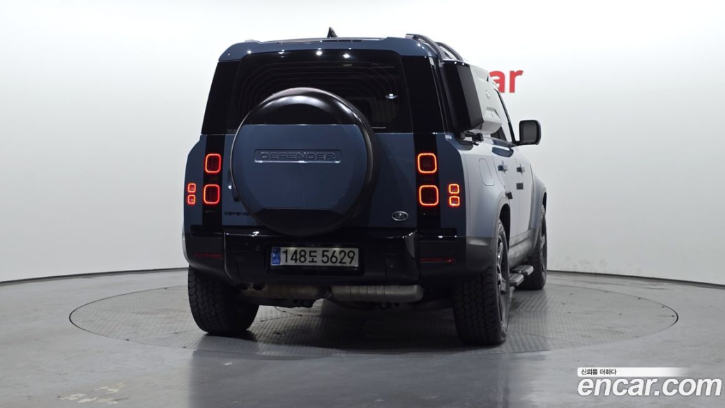 Land Rover Defender 110 D250 SE, 2023