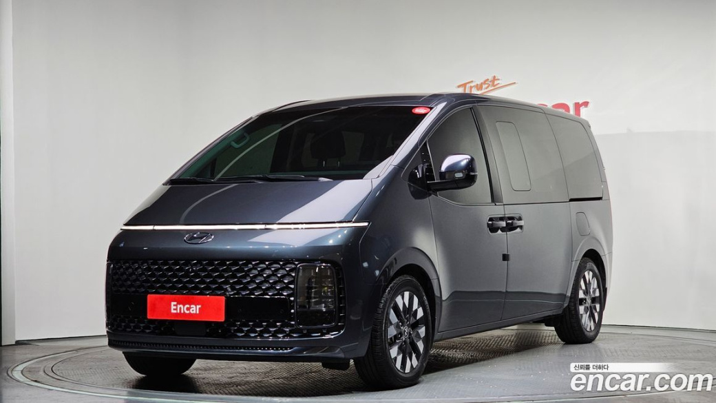 Hyundai Staria 4WD Lounge 9-Seater, 2023