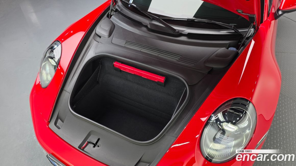 Porsche 911 Carrera, 2024