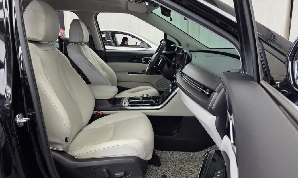 Kia Carnival 7-Seater Signature, 2022