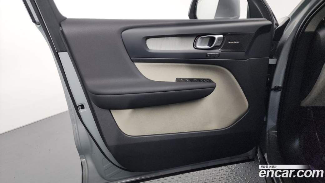 Volvo XC40 B4 Ultimate Bright, 2024