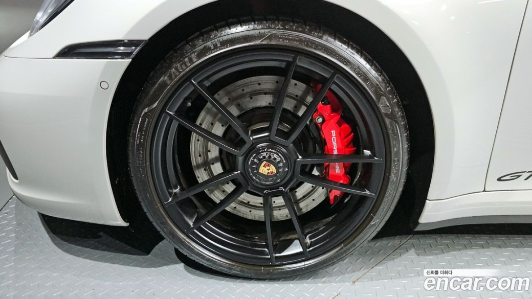 Porsche 911 Carrera 4 GTS, 2022