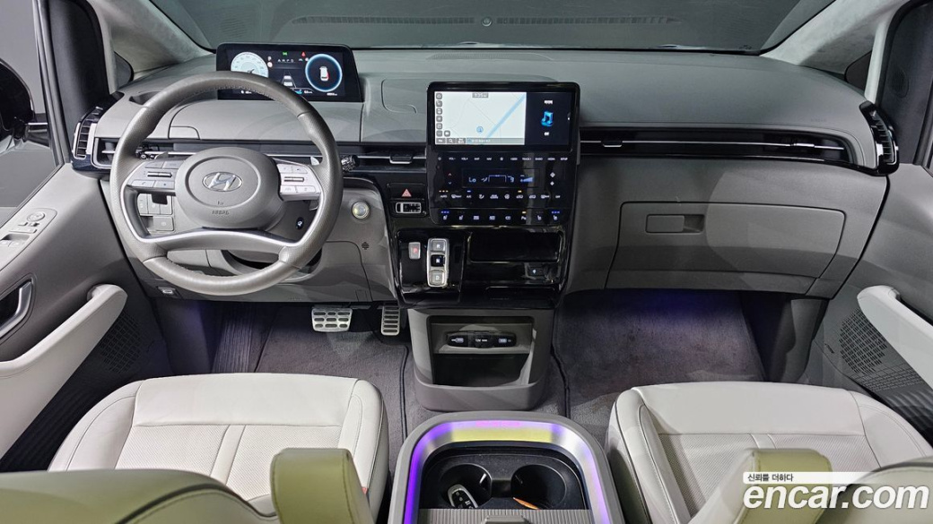 Hyundai Staria 4WD Lounge 9-Seater, 2023