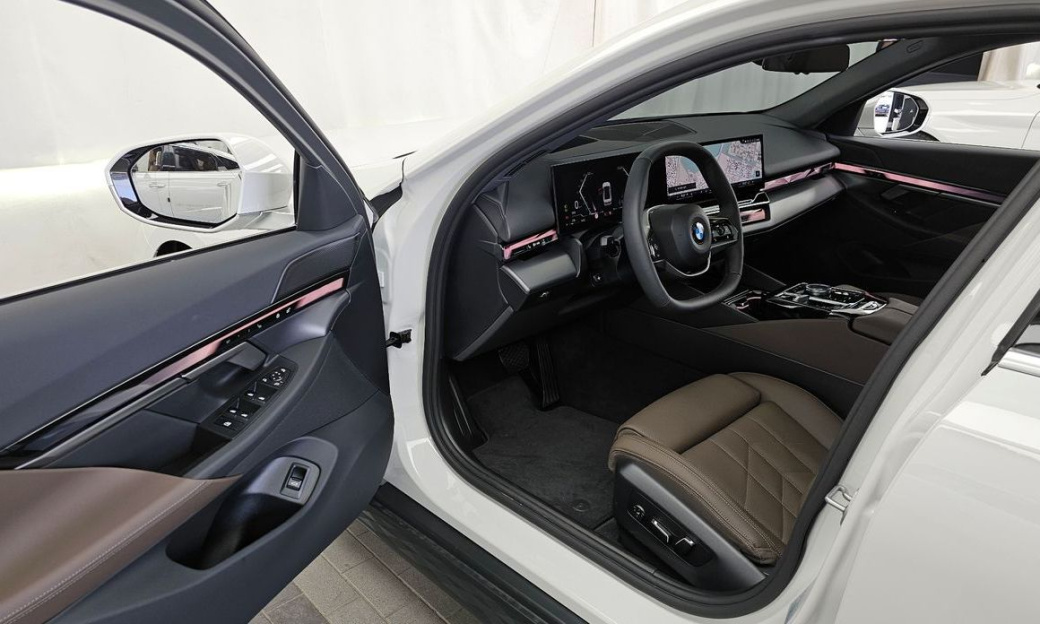 BMW 5-Series 520i, 2025