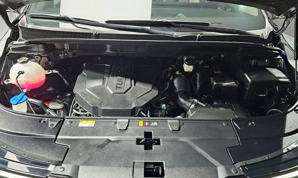 Kia Carnival 9-Seater Gravity, 2025