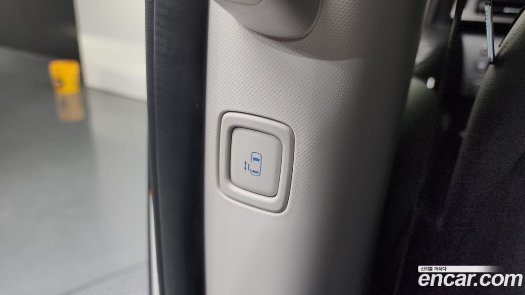 Hyundai Staria 4WD Tourer 11-Seater, 2024