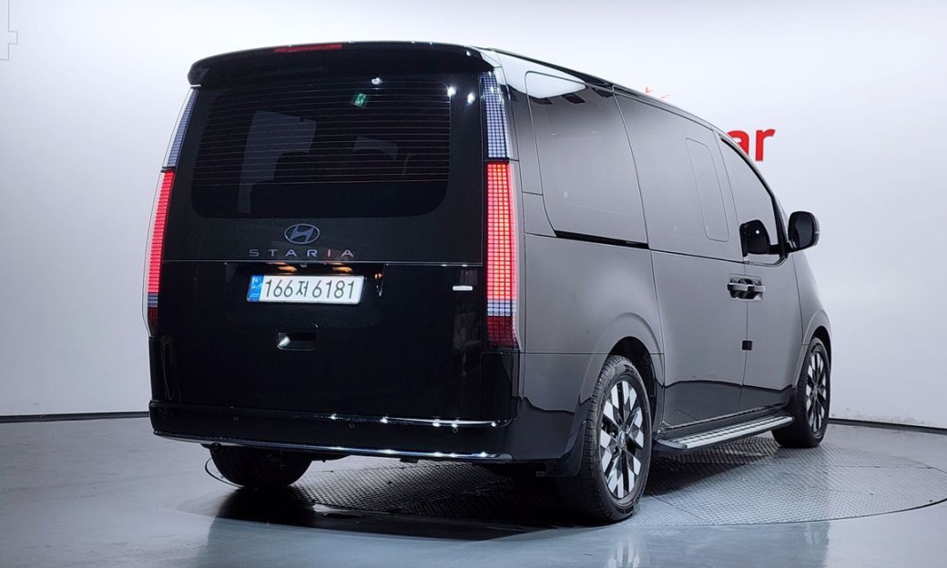 Hyundai Staria 4WD Lounge 7-Seater, 2025