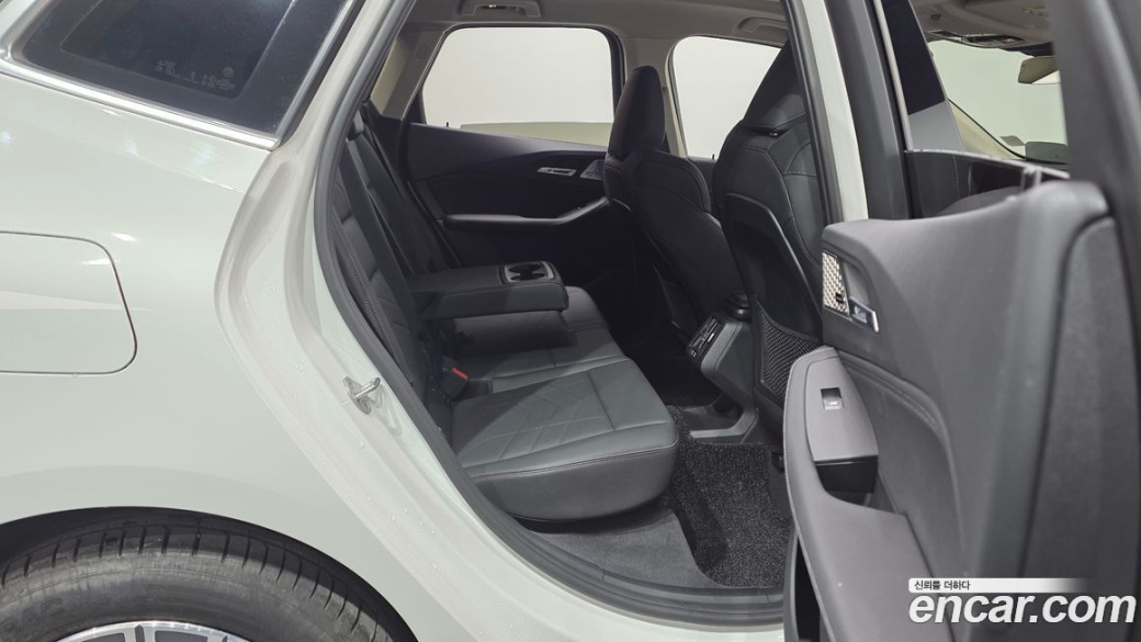BMW 2-Series 220i Luxury, 2023
