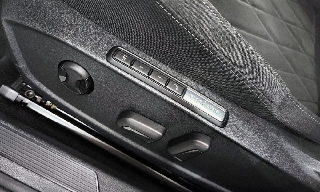 Volkswagen Golf 2.0 TDI Prestige, 2024