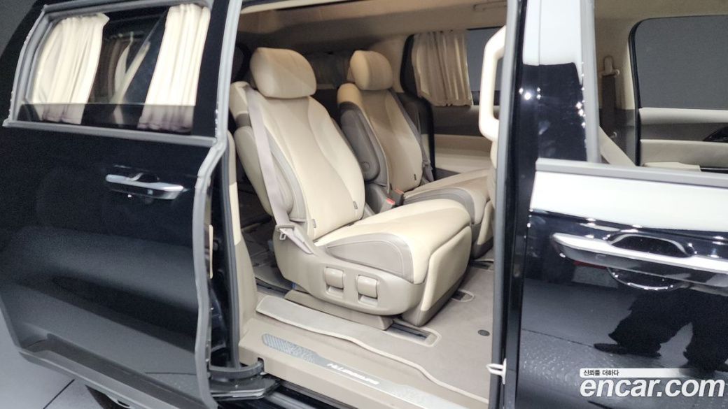 Kia Carnival 7-Seater Hi-Limousine, 2022