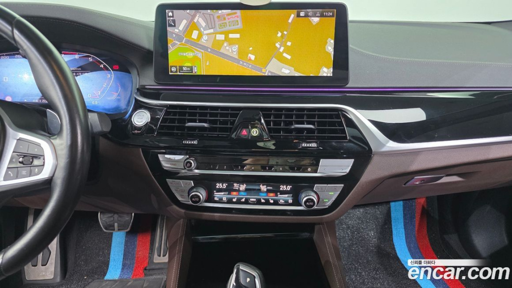 BMW 5-Series M550i xDrive, 2022