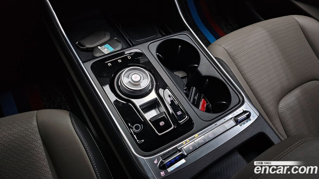 Kia Carnival 9-Seater Signature, 2024