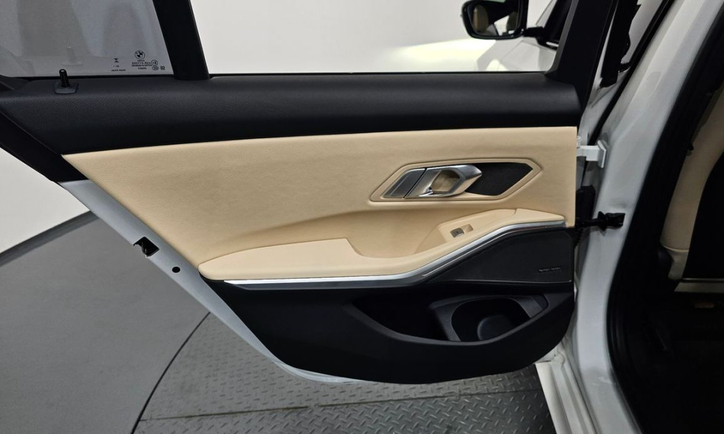 BMW 3-Series 320i M Sport, 2024