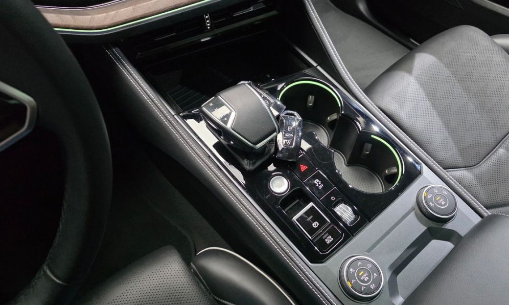Volkswagen Touareg 3.0 TDI Prestige, 2024