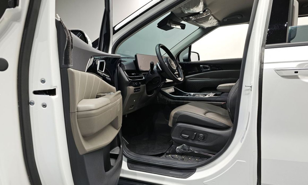 Kia Carnival 9-Seater Signature, 2024