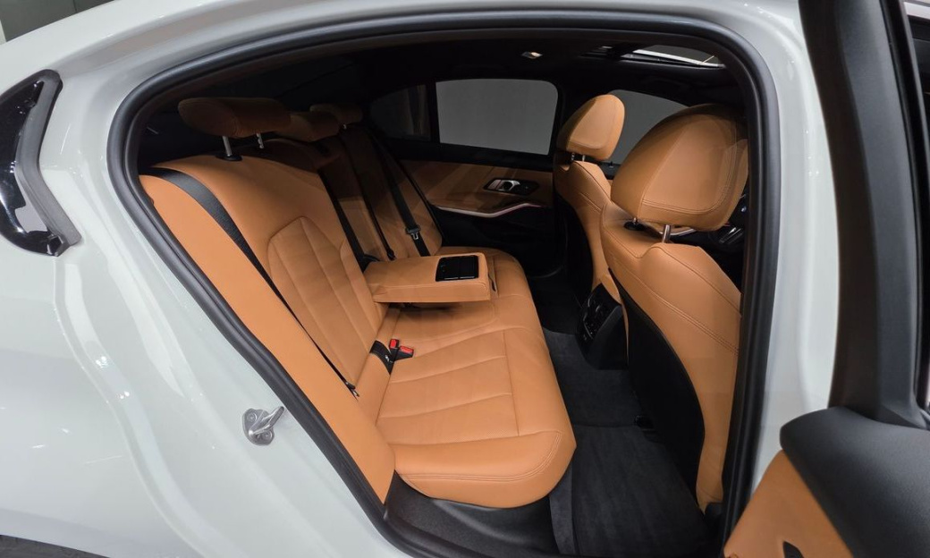 BMW 3-Series 320i M Sport, 2024