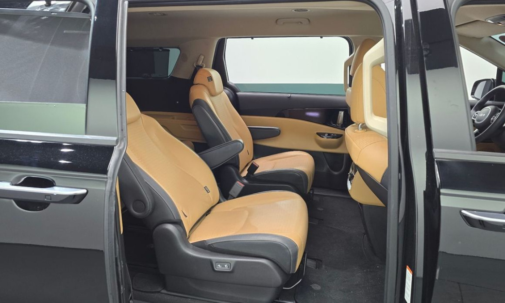 Kia Carnival 9-Seater Signature, 2023