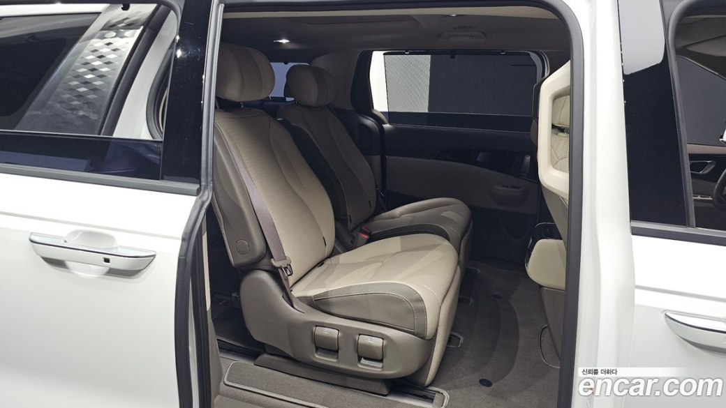 Kia Carnival 7-Seater Signature, 2024