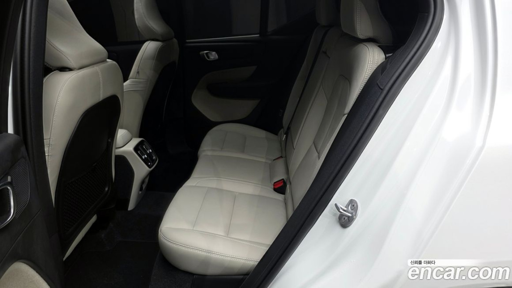 Volvo XC40 B4 Ultimate Bright, 2024