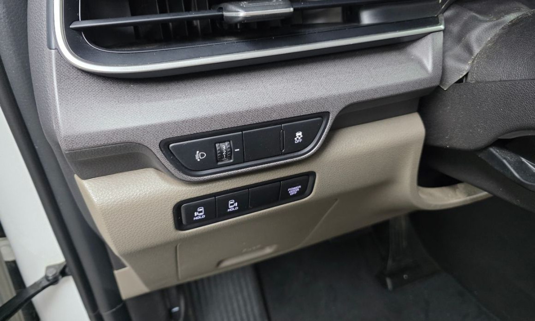 Kia Carnival 9-Seater Prestige, 2024