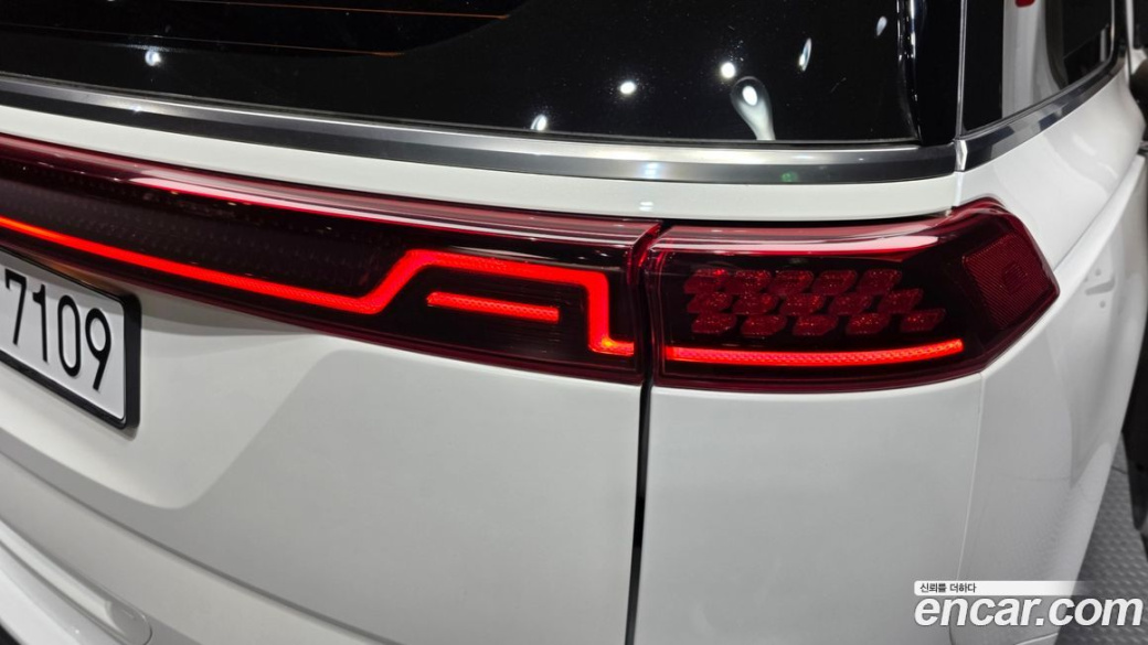 Kia Carnival 7-Seater Signature, 2023