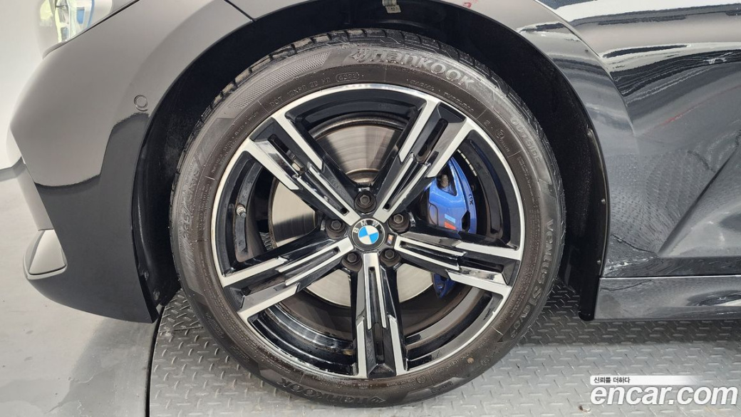 BMW 3-Series 320i M Sport, 2023