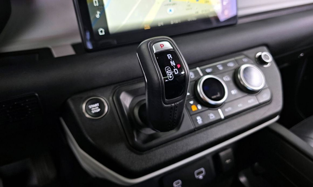 Land Rover Defender 90 D250 XS Edition, 2024