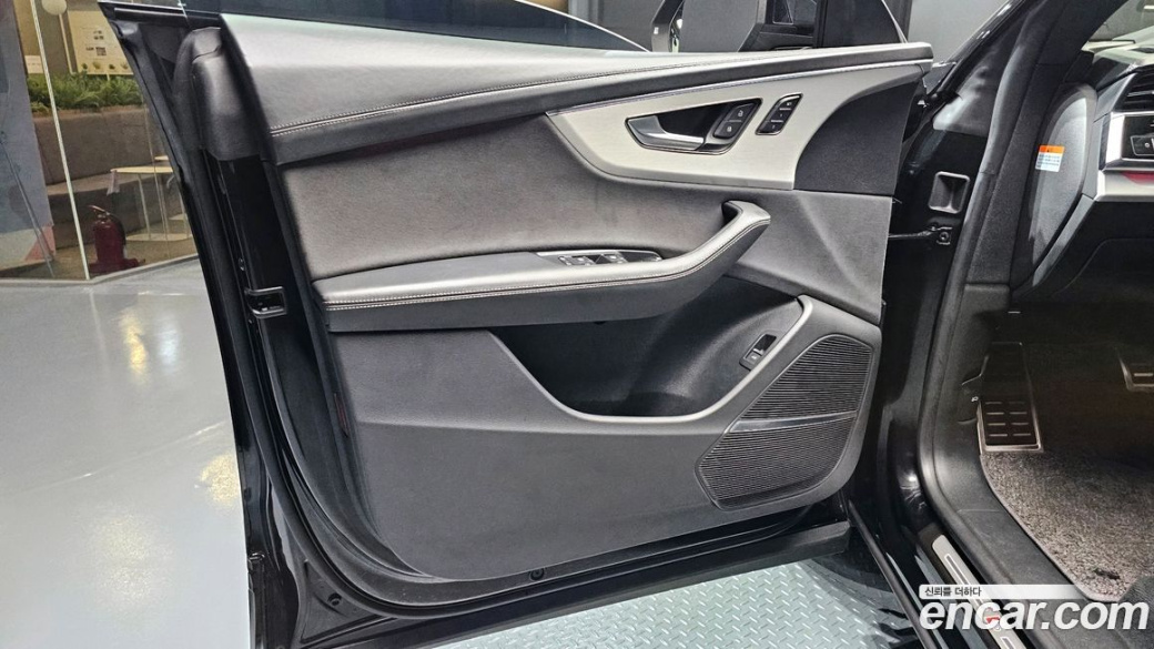 Audi Q8 55 TFSI Quattro Premium, 2023