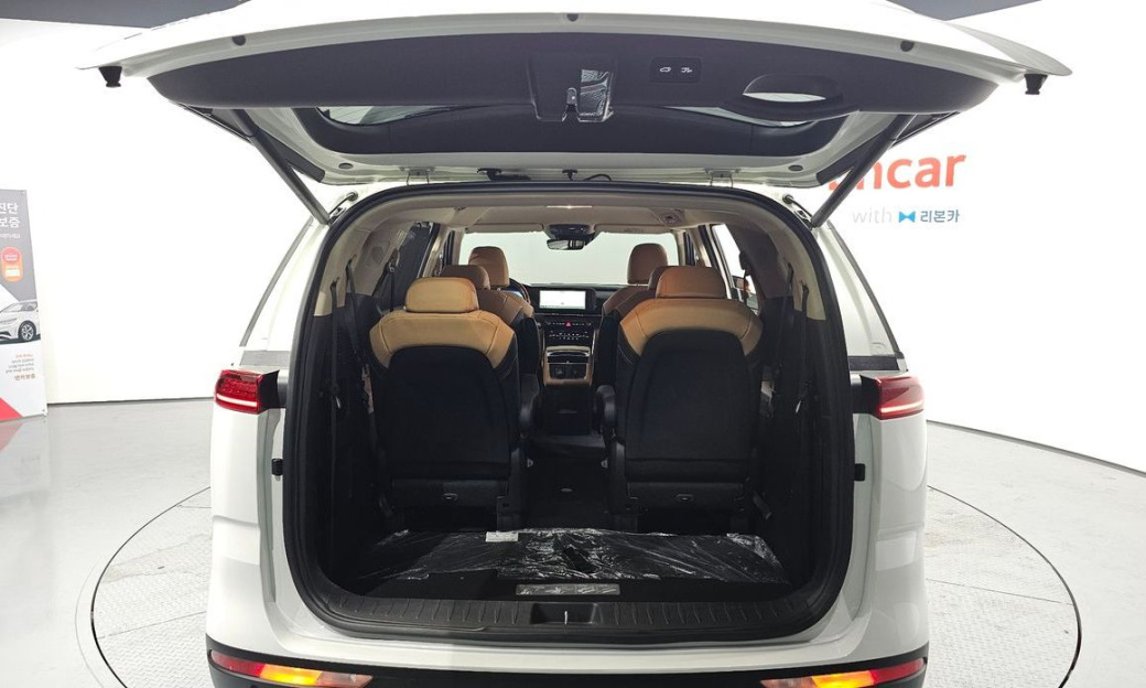 Kia Carnival 9-Seater Signature, 2023