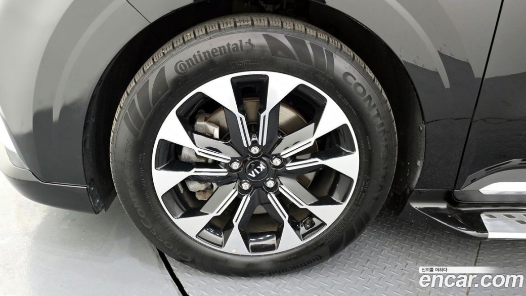 Kia Carnival 9-Seater Hi-Limousine, 2021