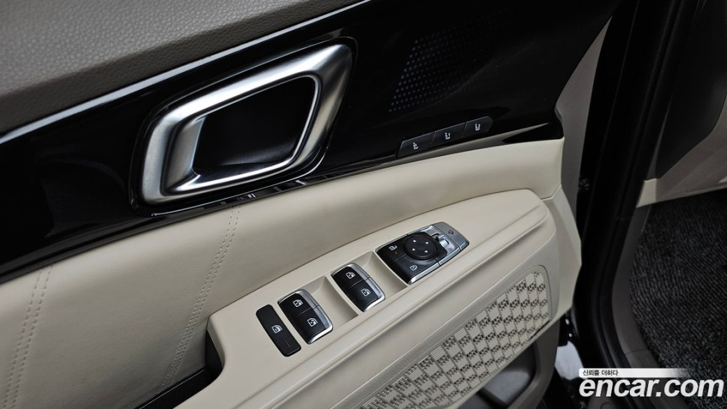 Kia Carnival 9-Seater Signature, 2024
