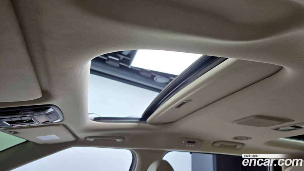 Kia Carnival 9-Seater Signature, 2023