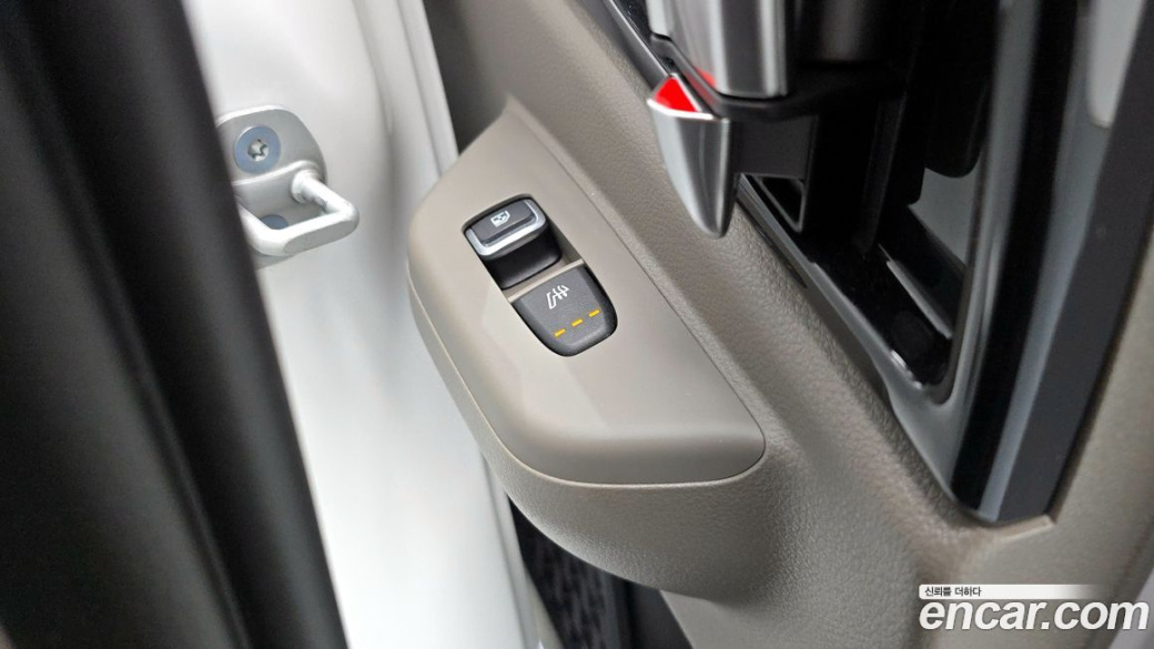 Kia Carnival 9-Seater Gravity, 2025