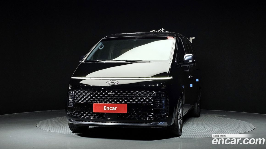 Hyundai Staria Lounge 9-Seater, 2023