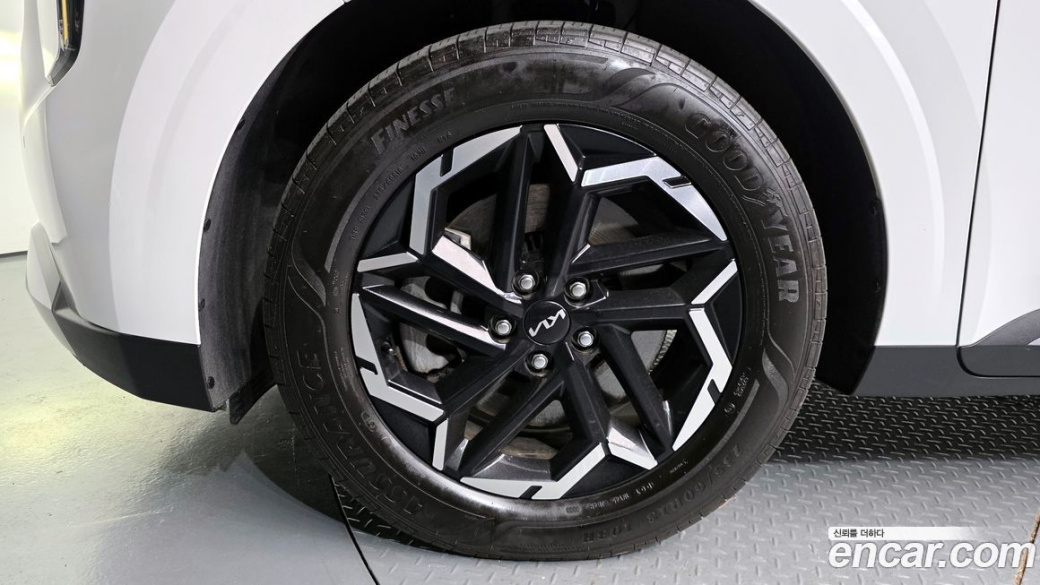 Kia Carnival 9-Seater Prestige, 2024