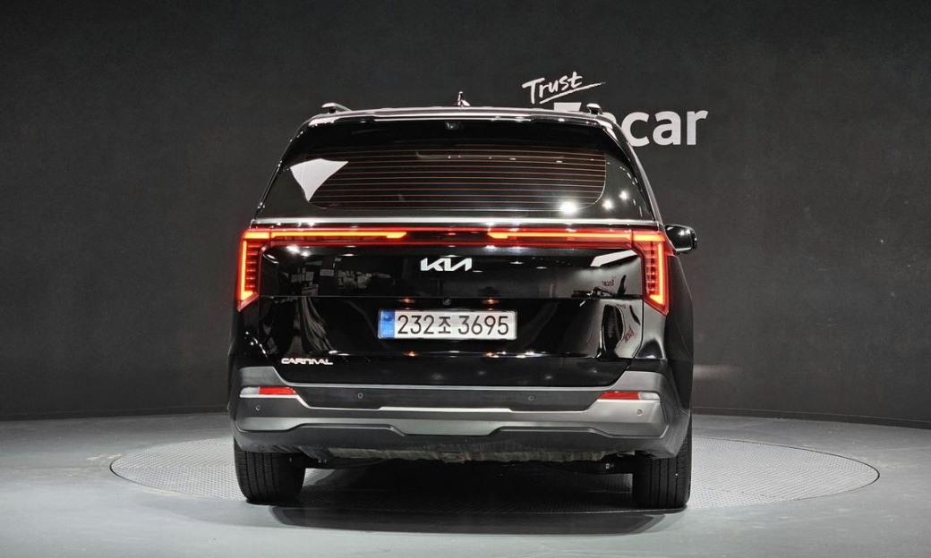 Kia Carnival 9-Seater Gravity, 2025