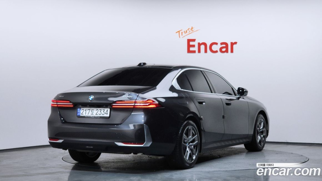 BMW 5-Series 530i xDrive, 2024