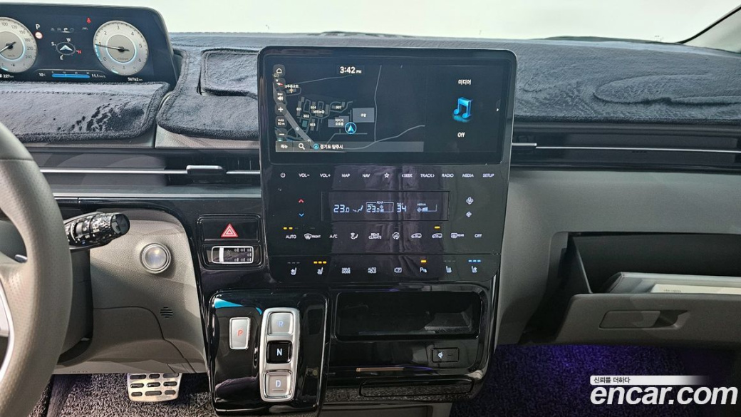 Hyundai Staria 4WD Lounge 9-Seater, 2023