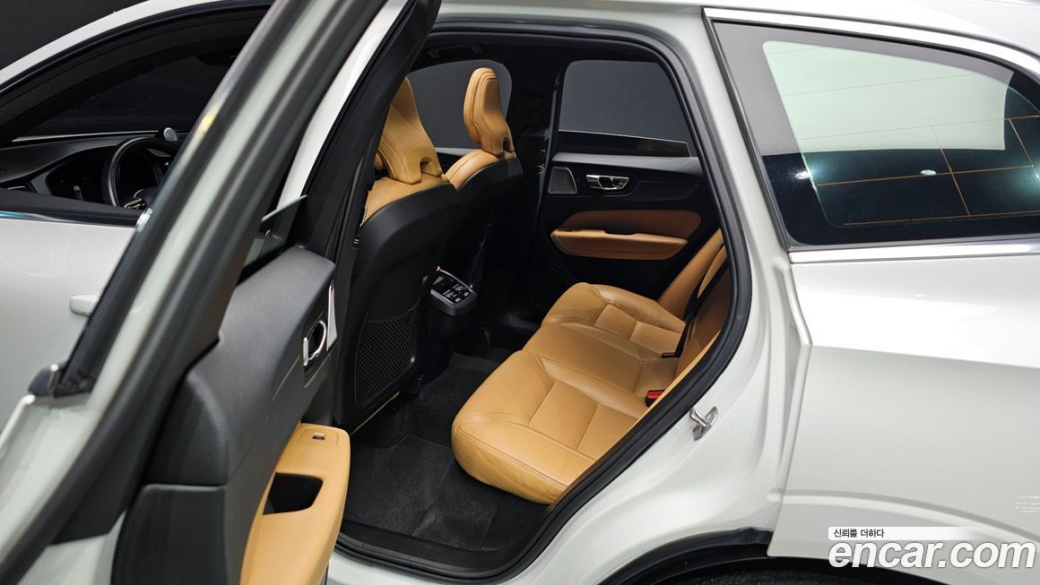 Volvo XC60 B6 Inscirtion, 2022