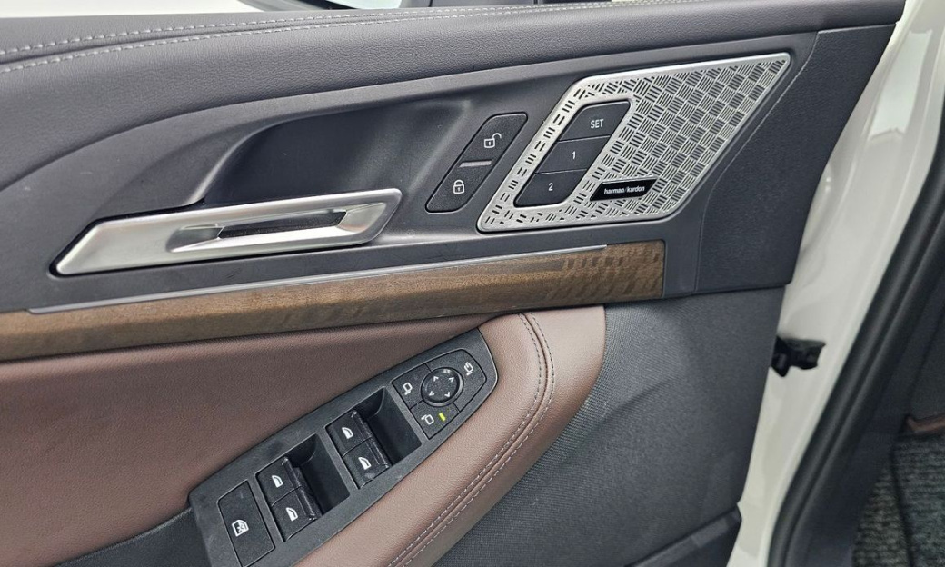 BMW 2-Series 220i Luxury, 2024