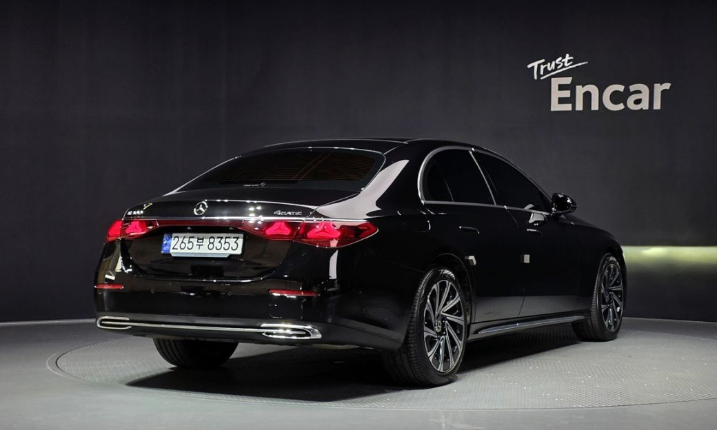 Mercedes-Benz E-Class E300 4MATIC Exclusive, 2024