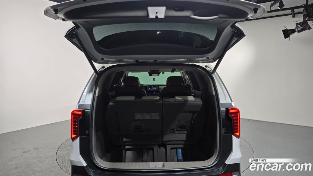 Kia Carnival 7-Seater Signature, 2024