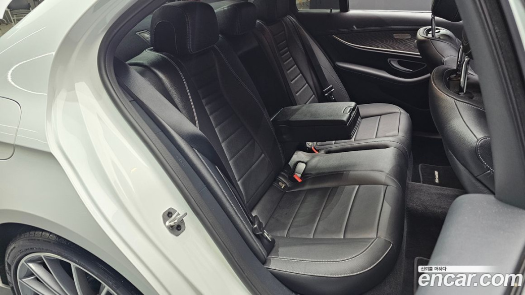 Mercedes-Benz E-Class E350 4MATIC AMG Line, 2022