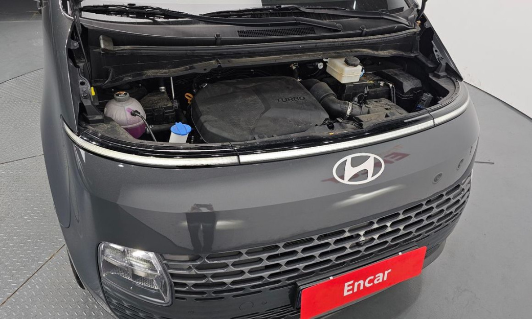 Hyundai Staria 4WD Tourer 9-Seater, 2025